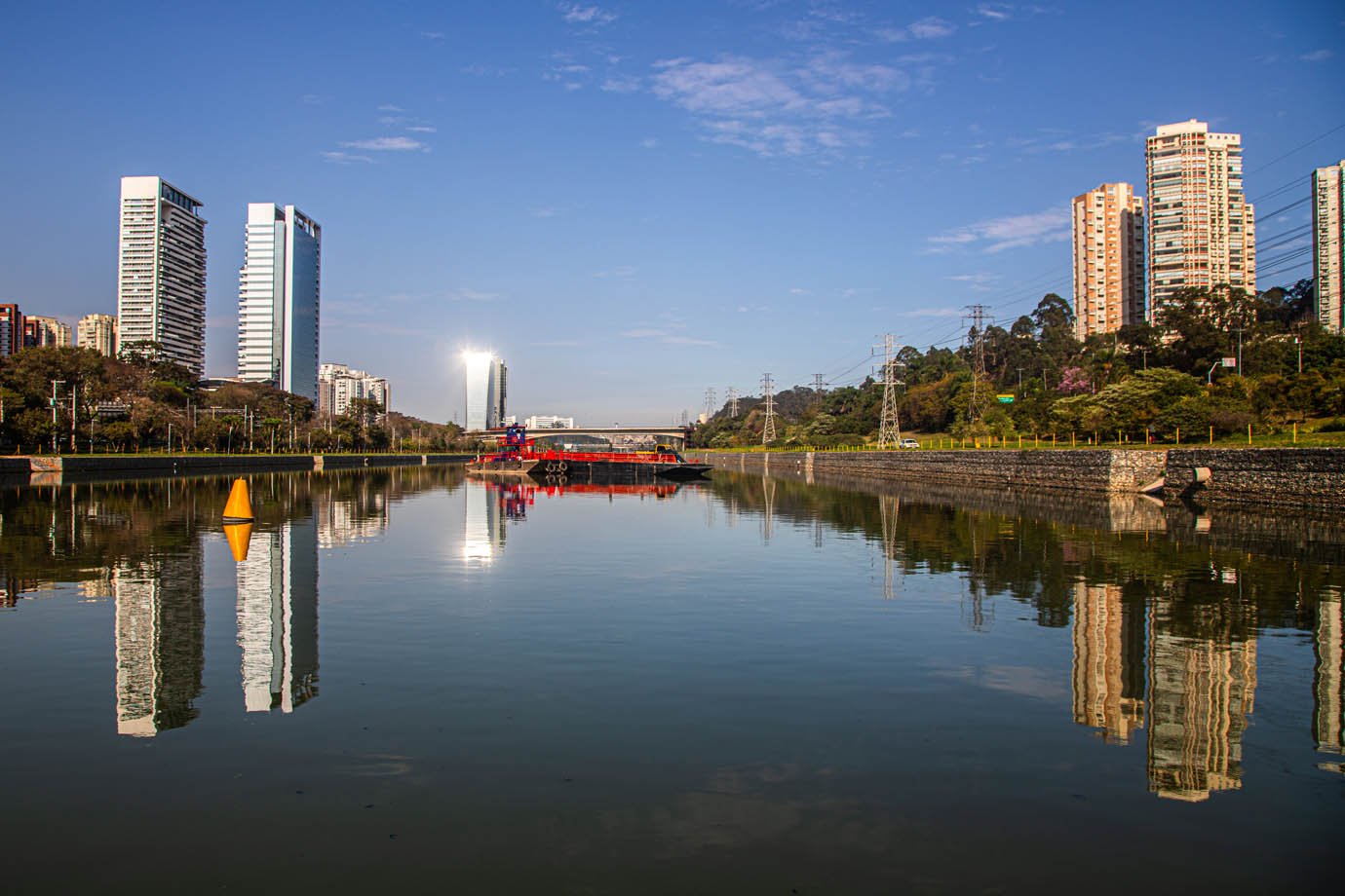 Governo de SP realiza obras no Rio Pinheiros