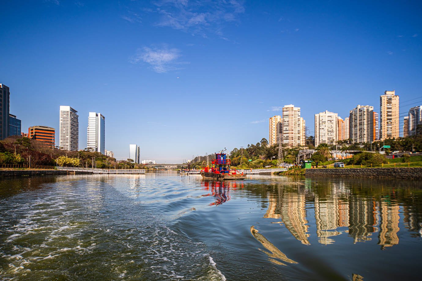 Governo de SP realiza obras no Rio Pinheiros