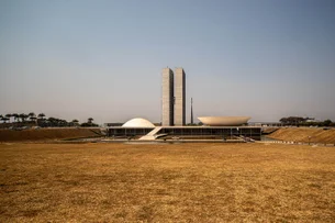 Comissão mantém votação do orçamento para 19 de março, contrariando presidentes do Congresso