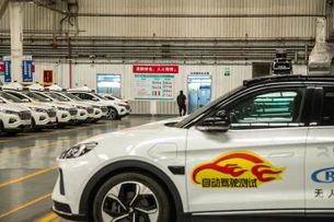 Empresas chinesas de robotáxi superam rivais dos EUA e lideram expansão global