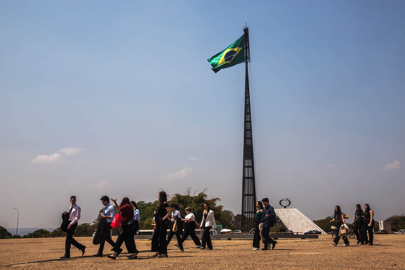Confiança democrática: o Brasil acredita no jogo, mas não nos juízes?