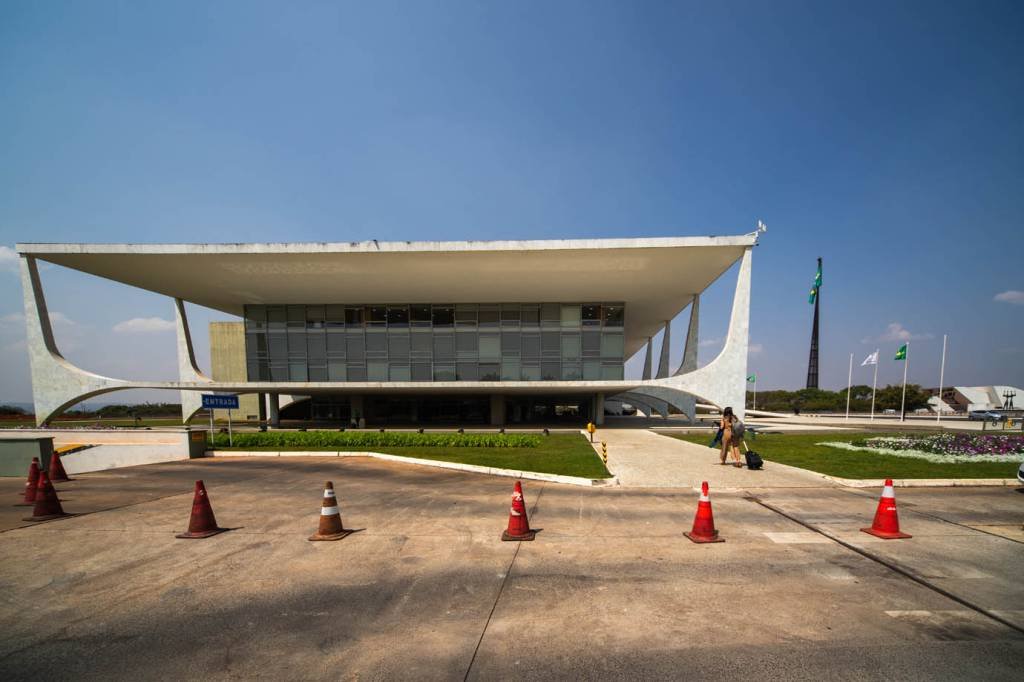 Governo decide que não vai colocar grades no Palácio do Planalto