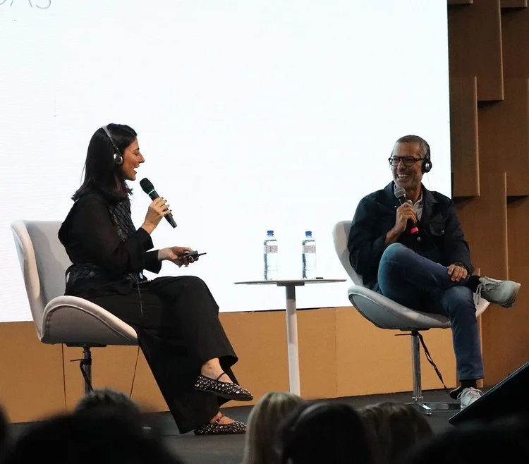 Marcelo Zimet, Presidente do Grupo L’Oréal no Brasil, debateu o tema ‘Marketing de Influência e Narrativas Reais em Tempo de IA’, junto com a CEO da Fhits, Alice Ferraz (Grupo L’Oréal/Divulgação)