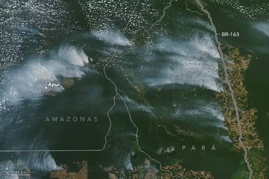 Satélite da NASA registra fumaça 'inusitada e intensa' de queimadas na Amazônia