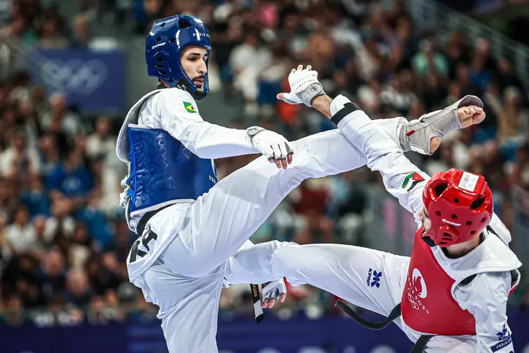 2024.08.08 - Jogos Olímpicos Paris 2024 - Taekwondo masculino - Edival Pontes "Netinho" (azul) enfrenta Zaid Kareem, da Jordânia,, na categoria até 68kg. - Foto: Wander Roberto/COB