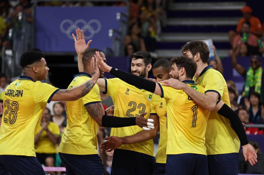 Brasil vence Egito no vôlei masculino por 3 sets a 0 e vai às quartas nas Olimpíadas de Paris