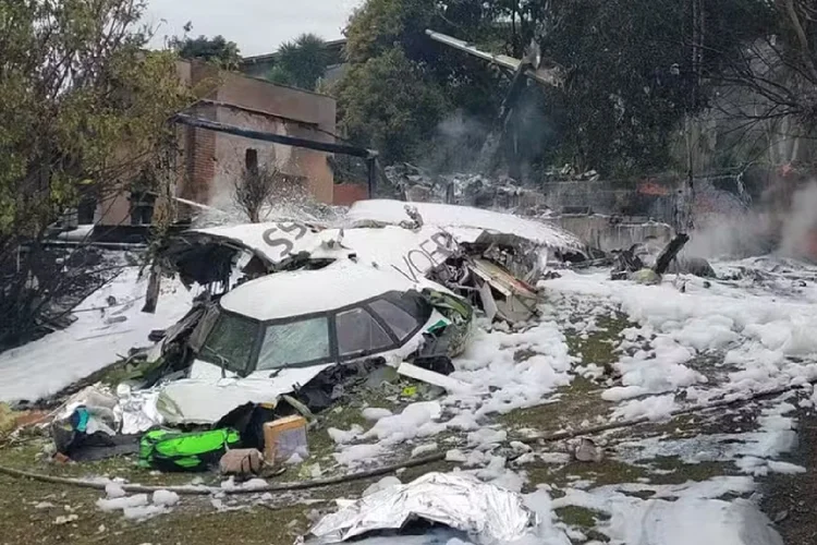 Destroços da aeronave ART 72-500 da Voepass, que caiu em Vinhedo (SP) (Reprodução)