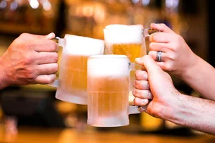Outback terá chopp com 50% de promoção no Dia da Cerveja; veja como conseguir