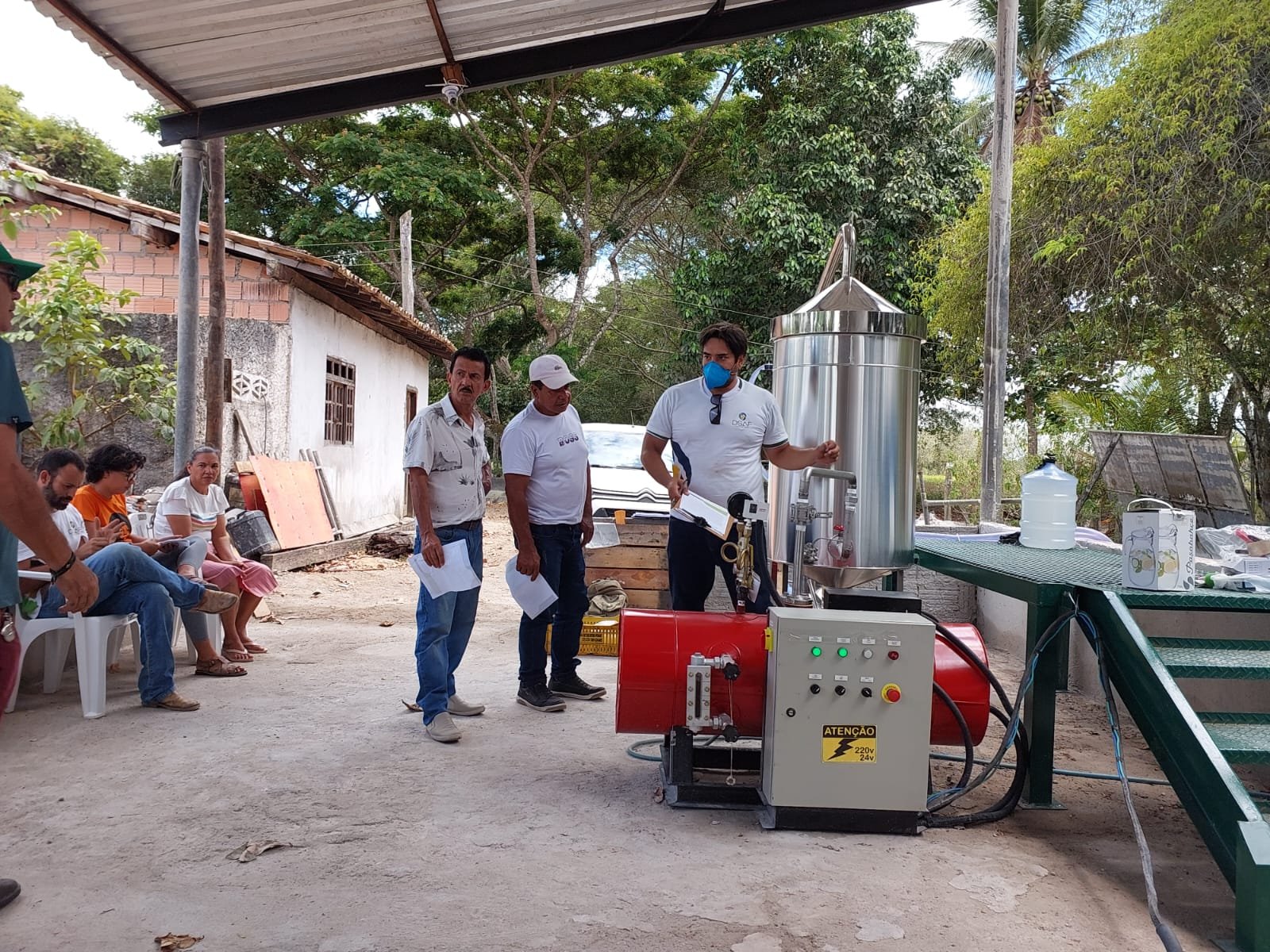 Veracel e UFSB - óleo essencial gera renda para agricultores familiares