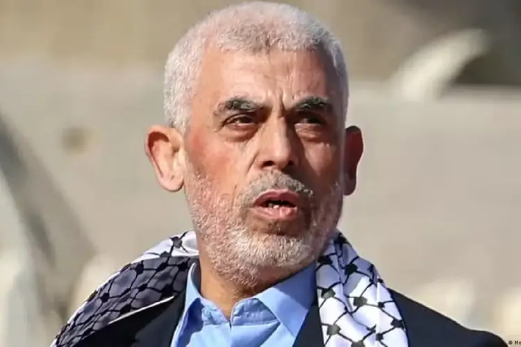 Líder militar do Hamas desde 2017, Yahya Sinwar é apontado como o maior responsável pelos ataques de 7 de outubro a Israel (Mohammed Abed/AFP)