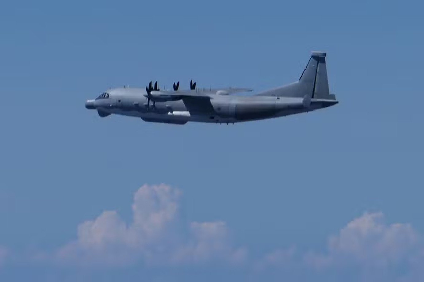 Japão aciona caças após violação de seu espaço aéreo por avião chinês