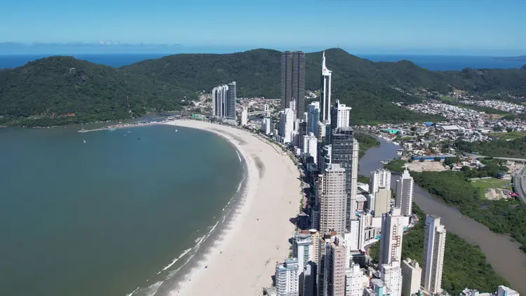 Vista aérea de Balneário Camboriú em Santa Catarina (Bruno Cassola/Divulgação)