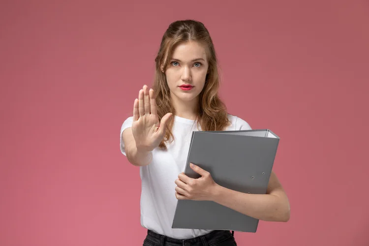 Veja como recusar demandas de maneira educada e profissional (Freepik)