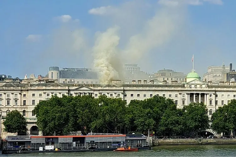 Somerset House: as causas do incêndio ainda são desconhecidas ( AGENCE FRANCE-PRESSE/AFP Photo)