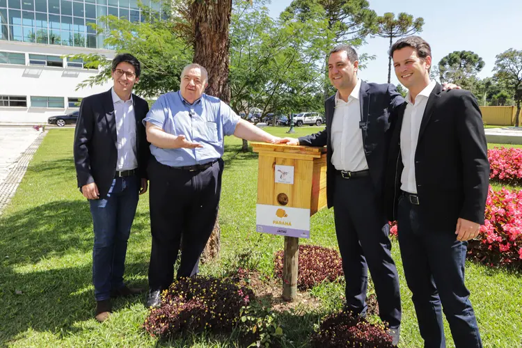 Governador do Paraná, Carlos Massa Ratinho Junior, inaugura o jardim de colmeias de abelhas nativas e a horta orgânica no Palácio Iguaçu.