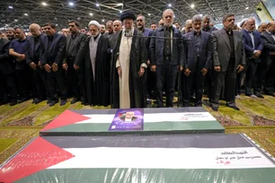 Imagem referente à matéria: Milhares se reúnem na maior mesquita do Catar para o funeral do líder do Hamas