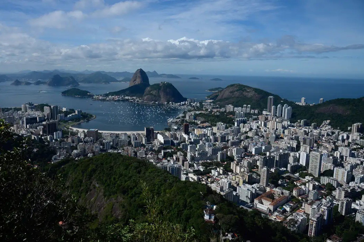 Rio tem rajadas de vento, calorão e baixa umidade do ar antes de frente fria; veja previsão