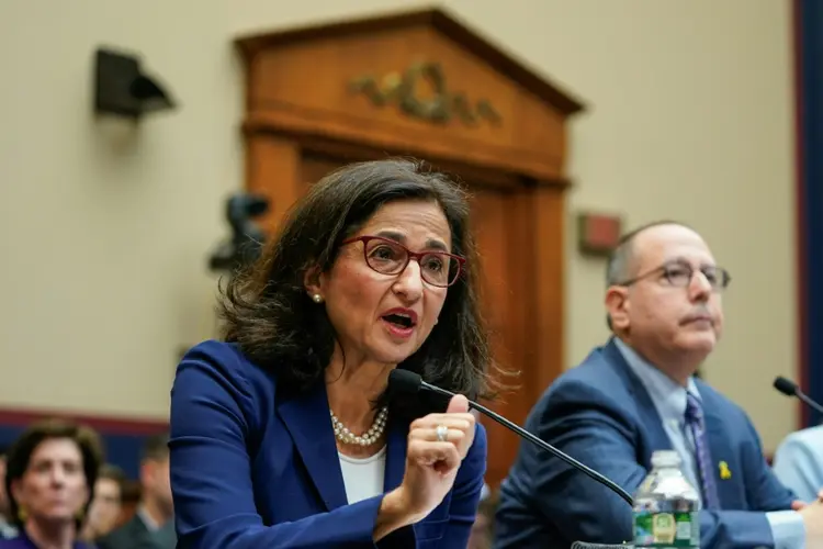 A reitora da Universidade de Columbia, Minouche Shafik, durante sessão no Congresso dos Estados Unidos, em 17 de abril de 2024 (AFP)