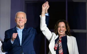 Biden e Kamala fazem campanha juntos pela primeira vez para celebrar vitória econômica