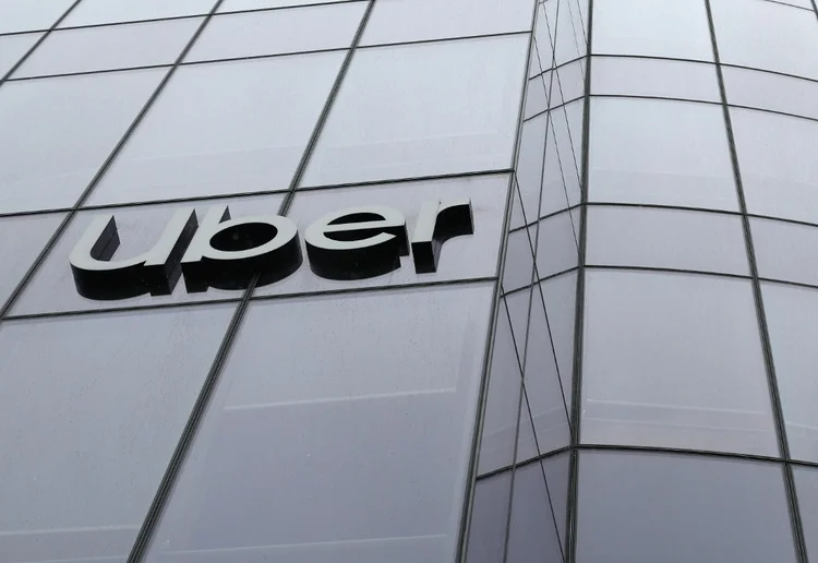 O caso contra a Uber começou a ser investigado após reclamações de 170 motoristas franceses (AFP)