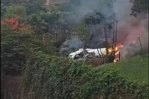 Avião de passageiros cai em Vinhedo, no interior de São Paulo