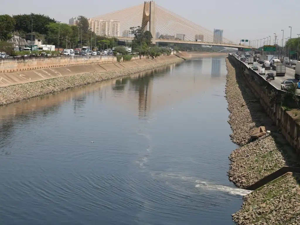 Mancha de poluição no rio Tietê cresce 29% em 2024, 3ª alta anual consecutiva