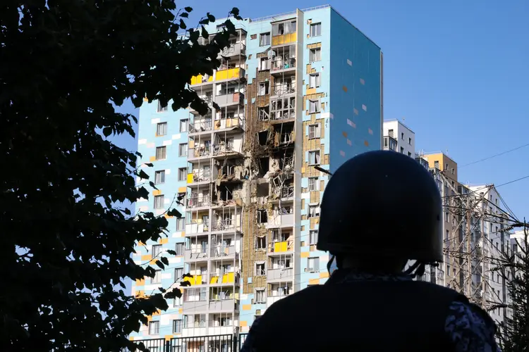 Prédio destruído em Moscou após ataque da Ucrânia ((Photo by TATYANA MAKEYEVA / AFP))