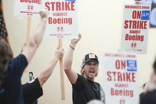 Imagem referente à matéria: Sindicato dos trabalhadores grevistas diz que negociações com a Boeing serão retomadas nesta terça