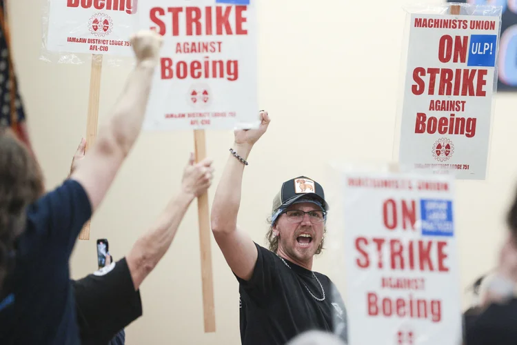 Greve dos funcionários em Seattle, nos Estados Unidos, é apenas um dos problemas da Boeing. (Jason Redmond/AFP)