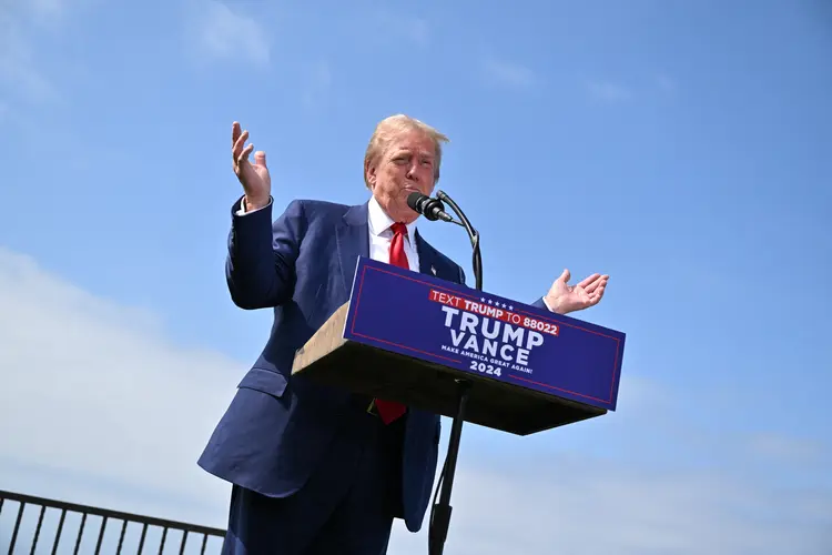 Donald Trump, durante comício em Los Angeles (Robyn Beck/AFP)