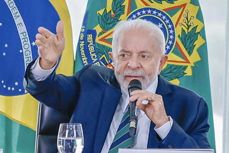 Lula em reunião em Brasília: presidente brasileiro vem sendo cobrado a adotar um tom mais crítico ao mandatário russo  (Ricardo Stuckert/Divulgação)