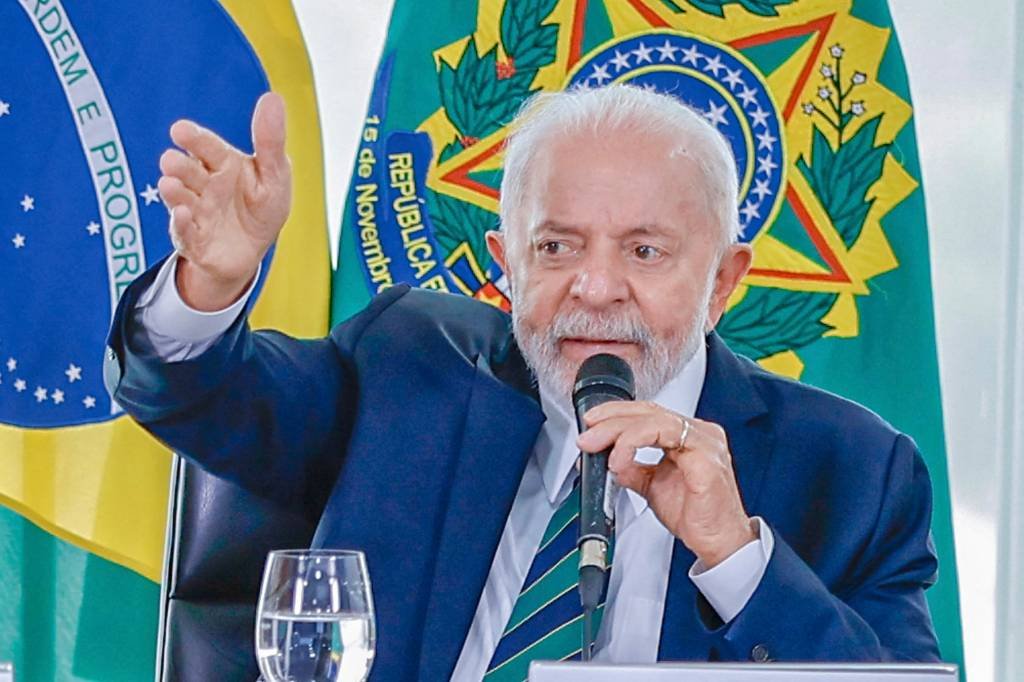 Sob pressão de incêndios, Lula defenderá meio ambiente na ONU