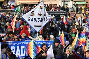 Imagem referente à matéria: Milhares de simpatizantes de Luis Arce se manifestam em seu apoio e contra Evo Morales na Bolívia