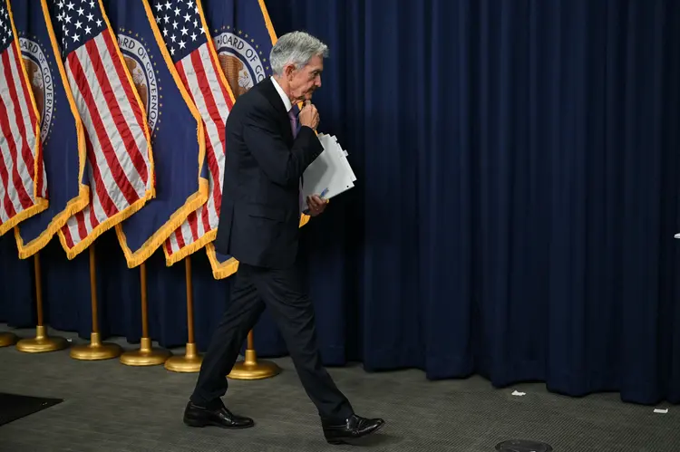 Jerome Powell deixa sessão em que anunciou corte nos juros nos EUA ((Photo by Mandel NGAN / AFP)/AFP)