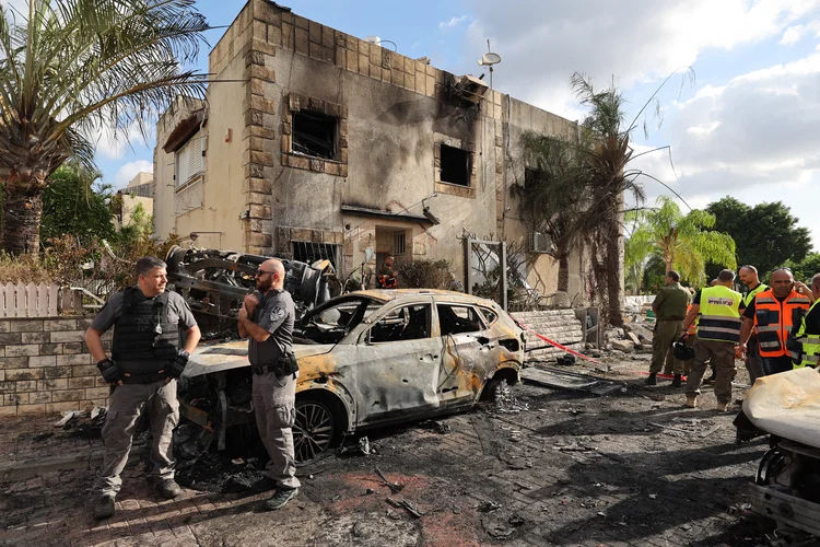 Prédio atacado por míssil do Hezbollah em Haifa, Israel, em 22 de setembro
 (Jack Guez/AFP)