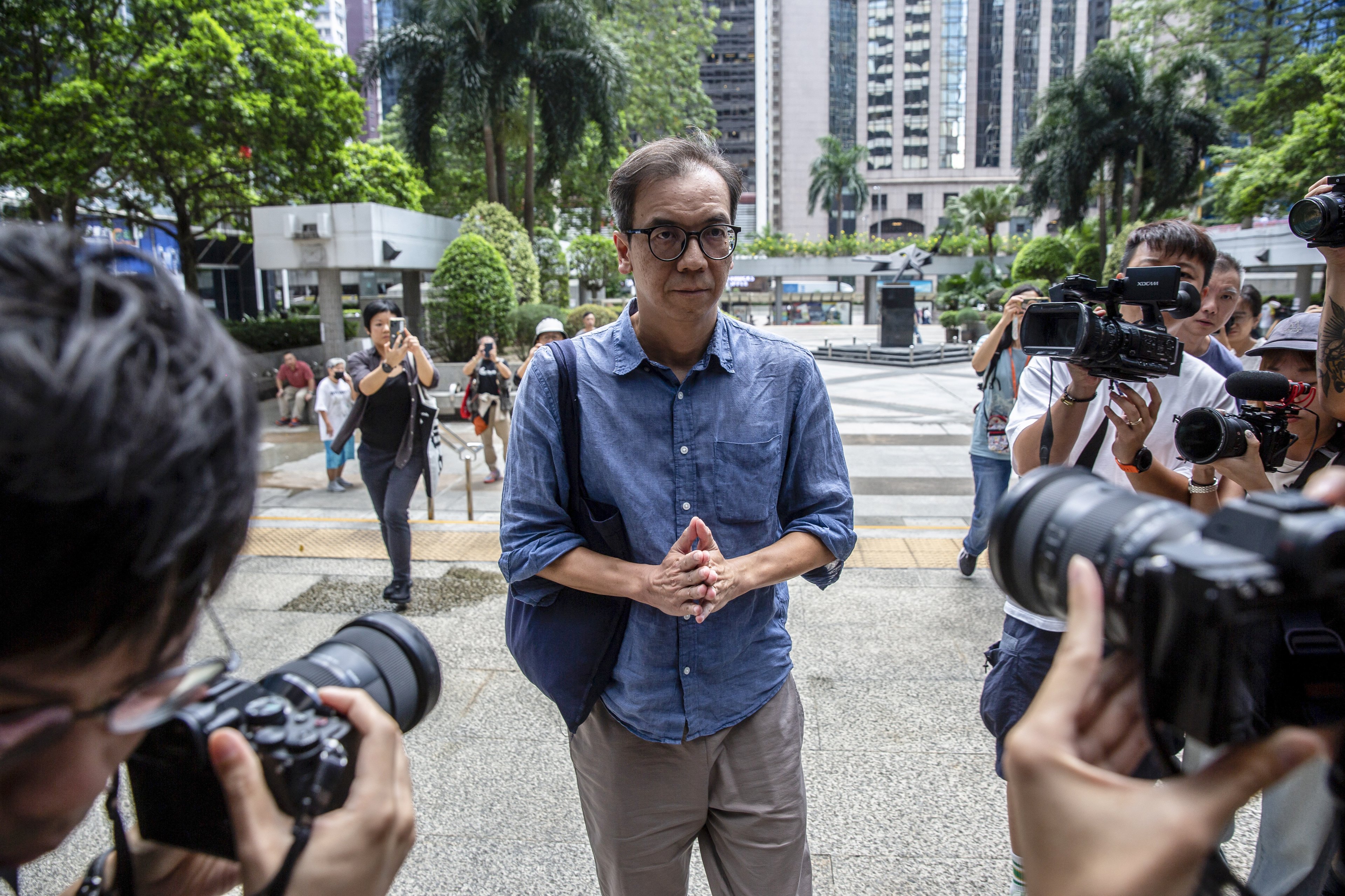 Jornalista de Hong Kong é condenado a 21 meses de prisão em meio a crescente repressão à imprensa