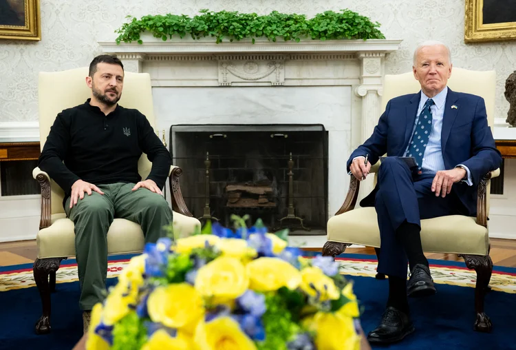 Zelensky e Biden: visita em meio a críticas republicanas sobre uso político do encontro (SAUL LOEB/AFP Photo)