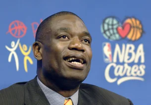 Dikembe Mutombo, lenda da NBA, morre aos 58 anos nos EUA