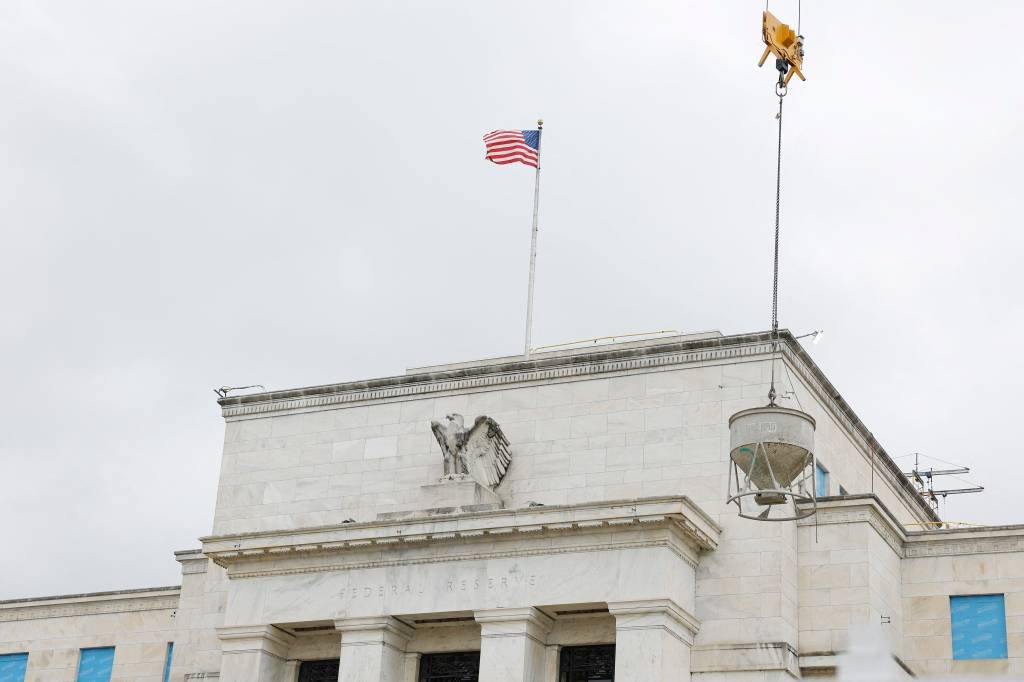 Bolsas na Ásia fecham em alta aguardando decisão do Fed