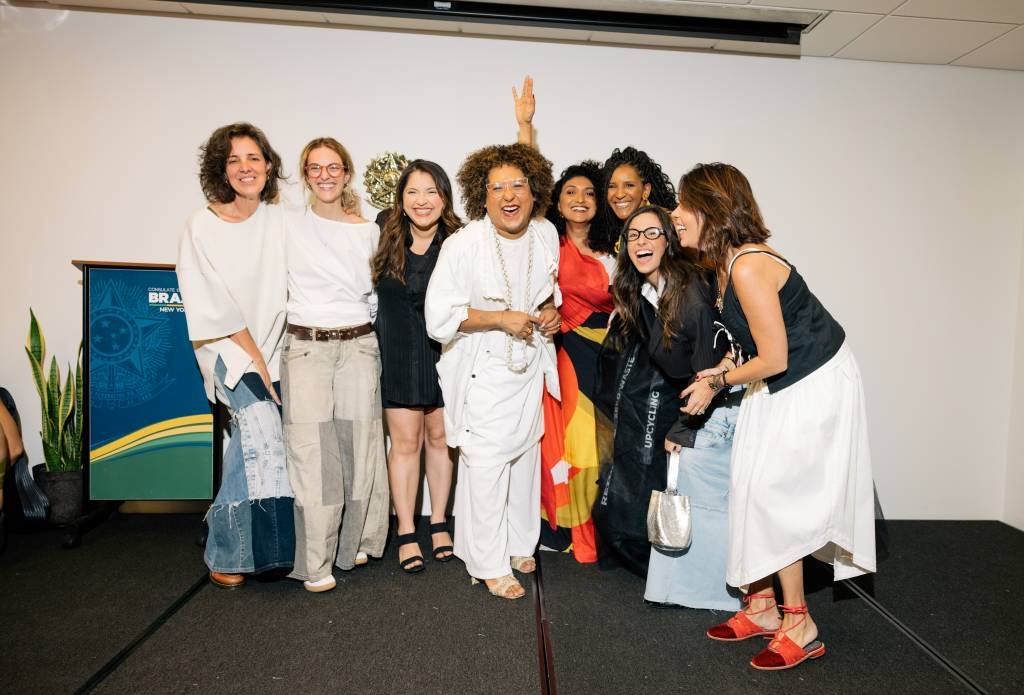 Desfile no Consulado Geral do Brasil em NY celebra a potência da mulher e da moda brasileira na NYFW