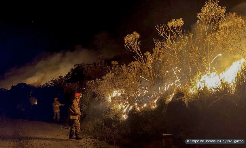 No Rio de Janeiro, 460 focos de incêndio são combatidos em um dia