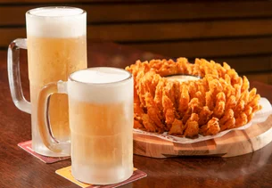 Cebola grátis e 50% de desconto no chopp: Outback lança promoção especial em setembro