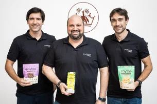 Empresa de comida saudável compra marca de salgadinhos de mandioca para fazer R$ 300 milhões