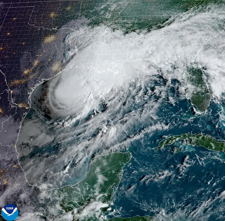 Francine: Uma foto disponibilizada pela Administração Oceânica e Atmosférica Nacional (NOAA) mostra a tempestade tropical Francine se agitando sobre o Golfo do México, na costa da Louisiana, EUA, em 11 de setembro de 2024 (EFE)