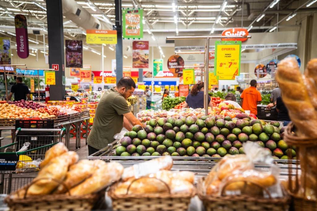 Preços de alimentos voltam a subir em setembro, mostra IPCA-15