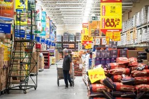 Imagem referente à matéria: Carrefour vende 15 lojas para FII da Guardian por R$ 725milhões