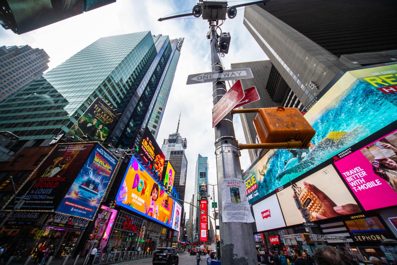 Tiroteio na Times Square deixa três feridos em Nova York