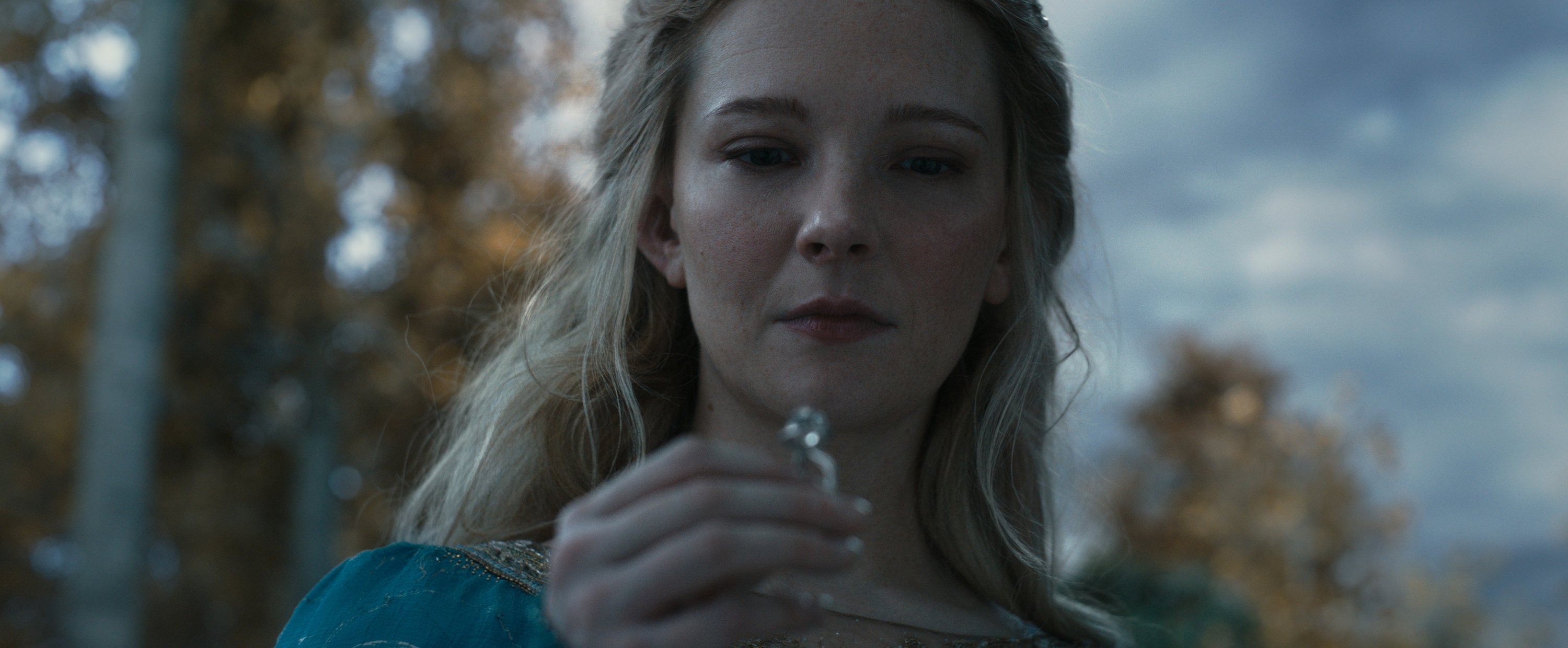 Morfydd Clark como Galadriel