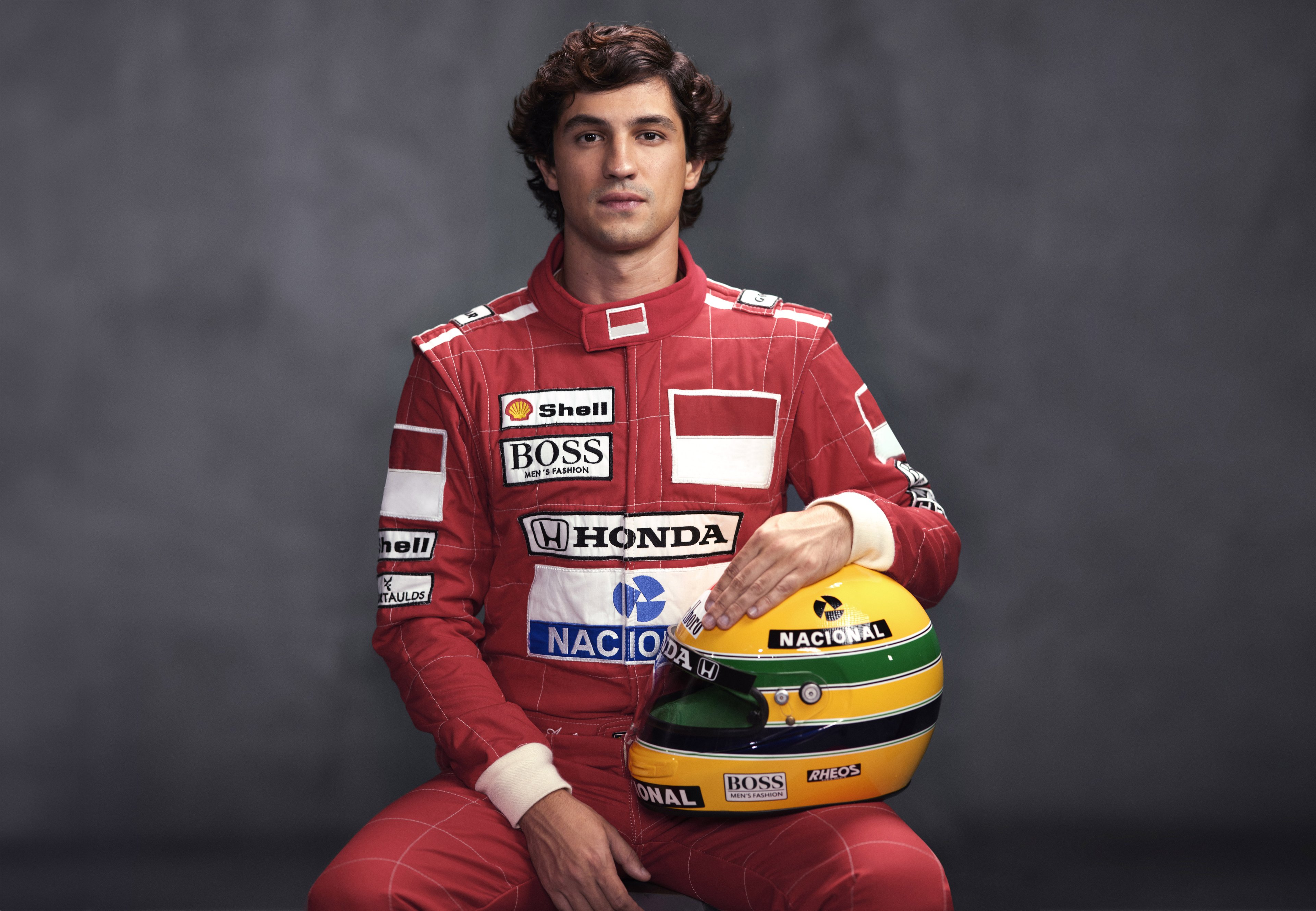 Gabriel Leone como Ayrton Senna em Senna.