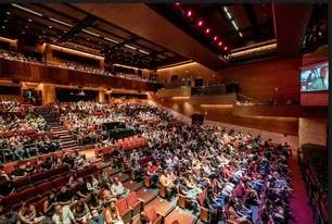 Imagem referente à matéria: Grupo de dança da China lota teatro em São Paulo na celebração do Ano Novo Chinês